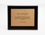 Diseño de placa conmemorativa para aniversarios y cumpleaños